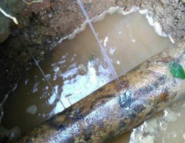 潮安楼顶渗水维修公司分享下地暖漏水的原因及检测方法。